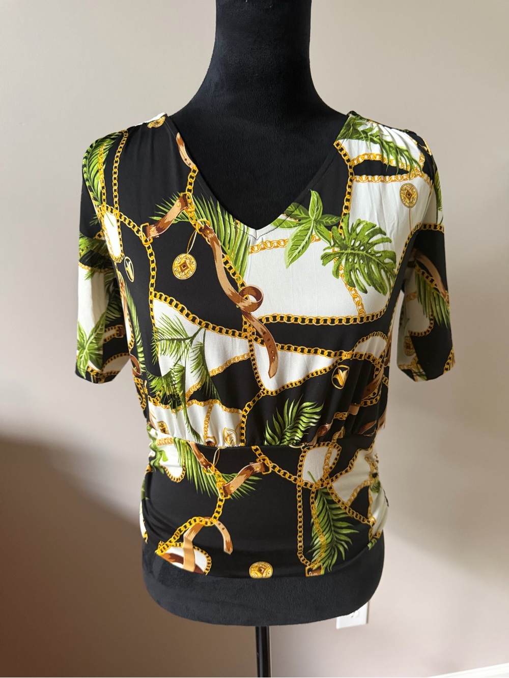 NWT DNA COUTURE V-Neck Chain & Palm Print Short Sleeve Top